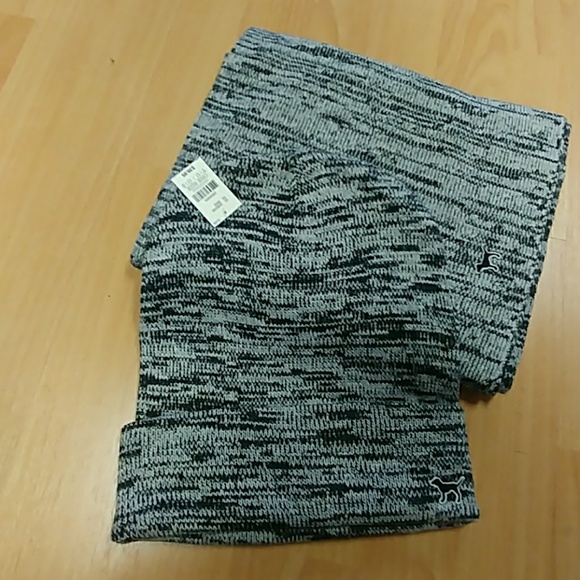 PINK VS Matching Winter Hat & Scarf Set - Picture 4 of 5